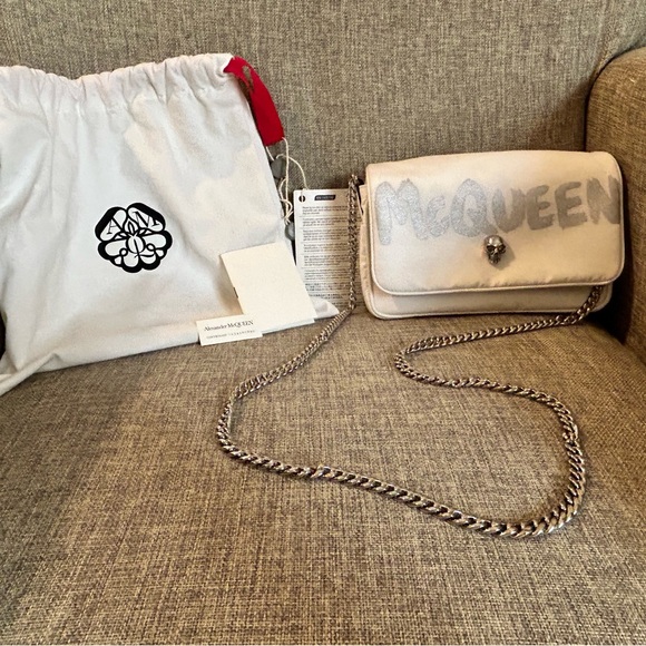 Alexander McQueen designer handbag - Picture 3 of 8